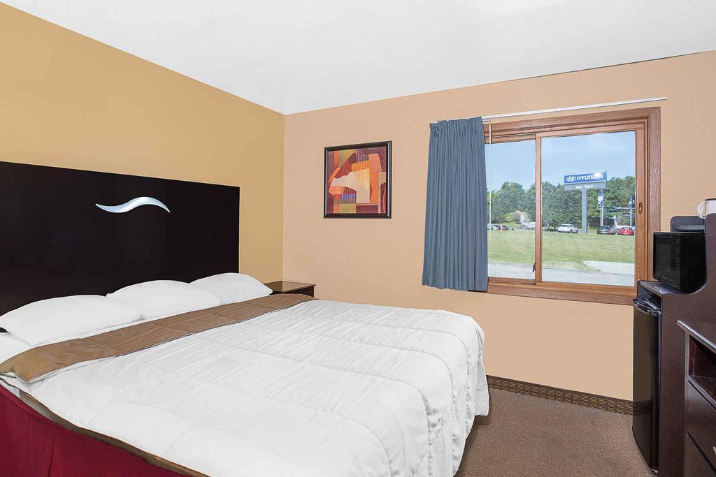 Motel Super 8 By Wyndham Sheboygan Wi Zewnętrze zdjęcie